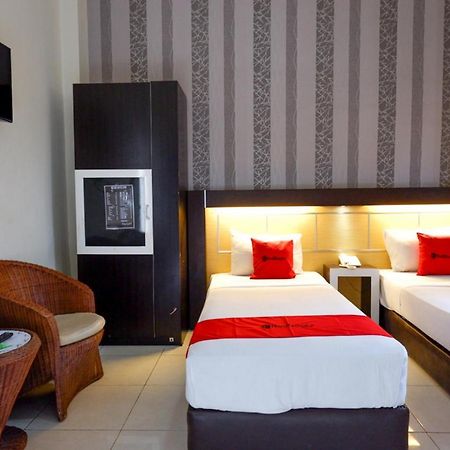 RedDoorz @ Hotel Bumi Palupy Zewnętrze zdjęcie